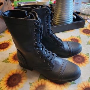 Time and Tru, size 8, boots. Very lightly worn- maybe 2x